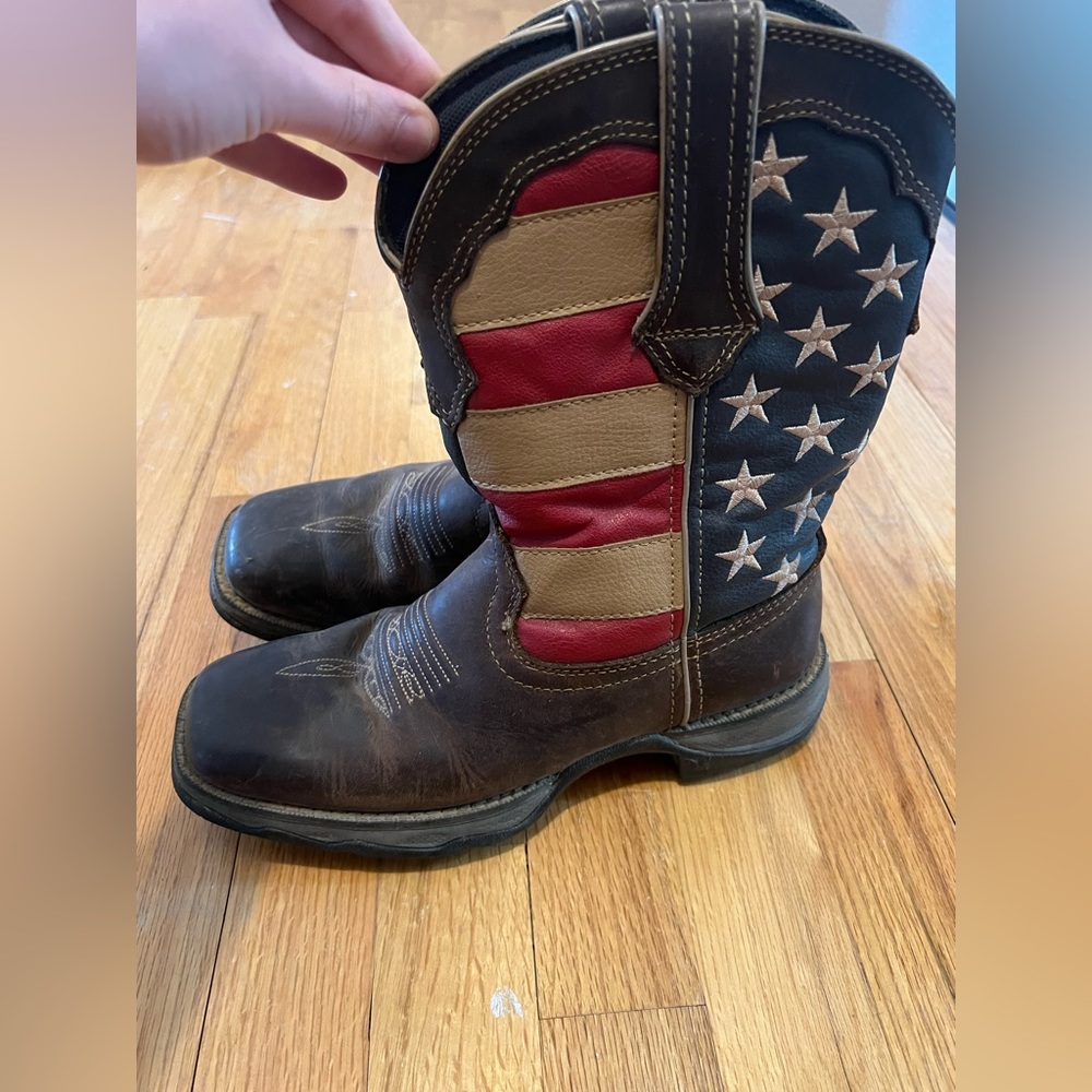 Women’s size 6.5 Durango flag boots